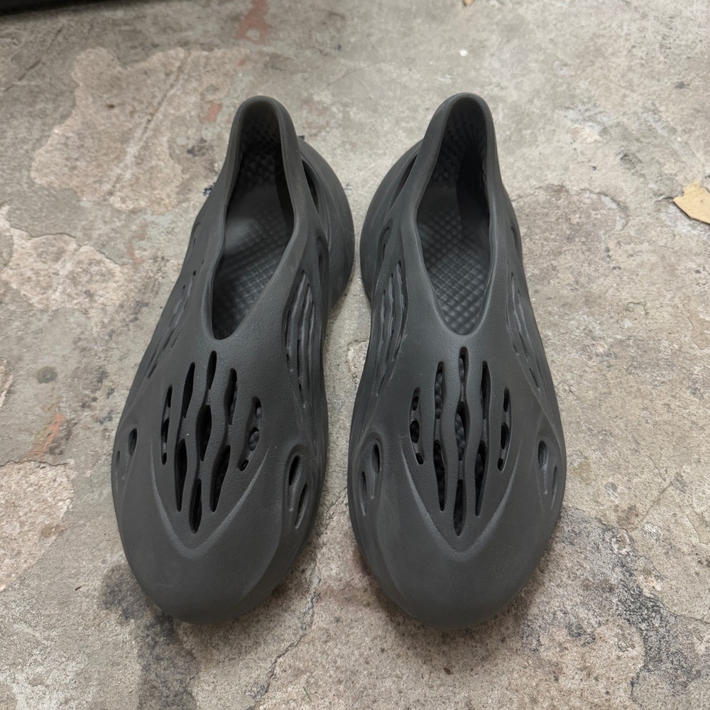 Yeezy Foam Runner ‘Carbon’
